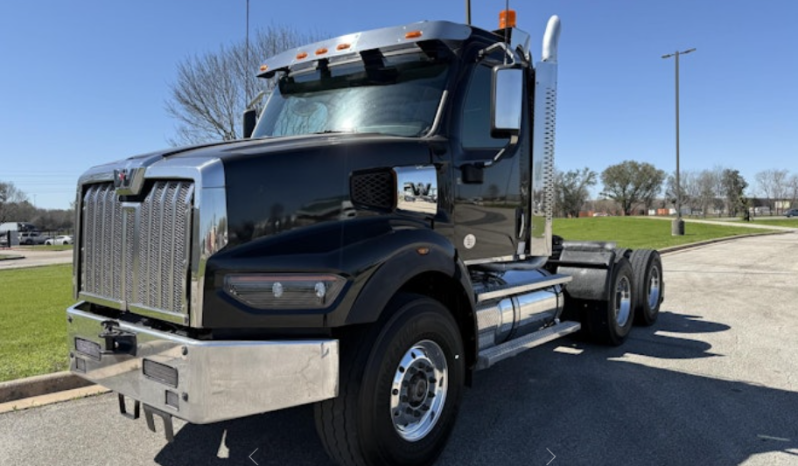 
								Used 2022 Western Star 49X Day Cab in Houston Texas full									