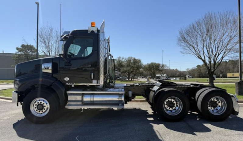 
								Used 2022 Western Star 49X Day Cab in Houston Texas full									