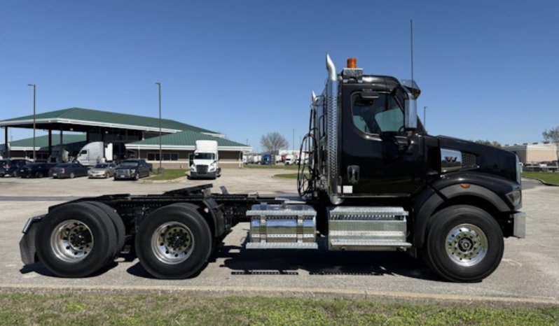 
								Used 2022 Western Star 49X Day Cab in Houston Texas full									