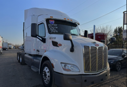 Used 2018 Peterbilt 579 Sleeper in Von Ormy Texas