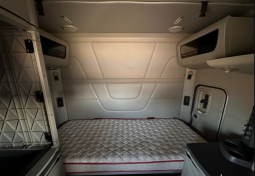 Used 2018 Peterbilt 579 Sleeper in Von Ormy Texas