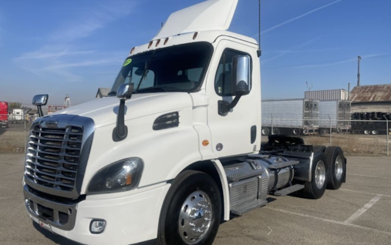
								Used 2017 Freightliner Cascadia Day Cab in Fresno California full									