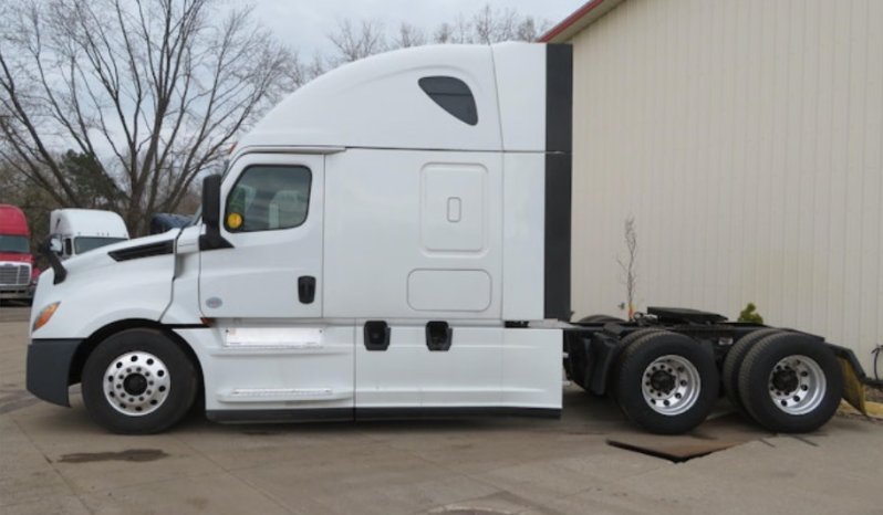 
								Used 2018 Freightliner Cascadia 126 Sleeper in Mattawan Míchigan full									