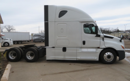 Used 2018 Freightliner Cascadia 126 Sleeper in Mattawan Míchigan