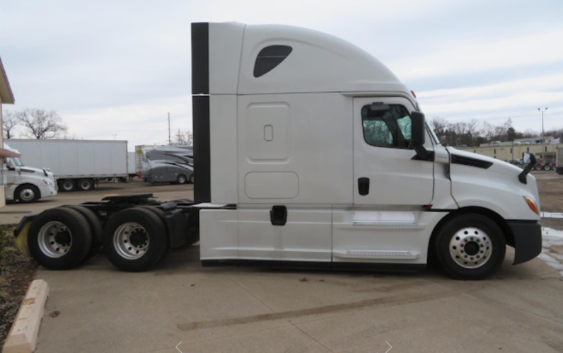
								Used 2018 Freightliner Cascadia 126 Sleeper in Mattawan Míchigan full									