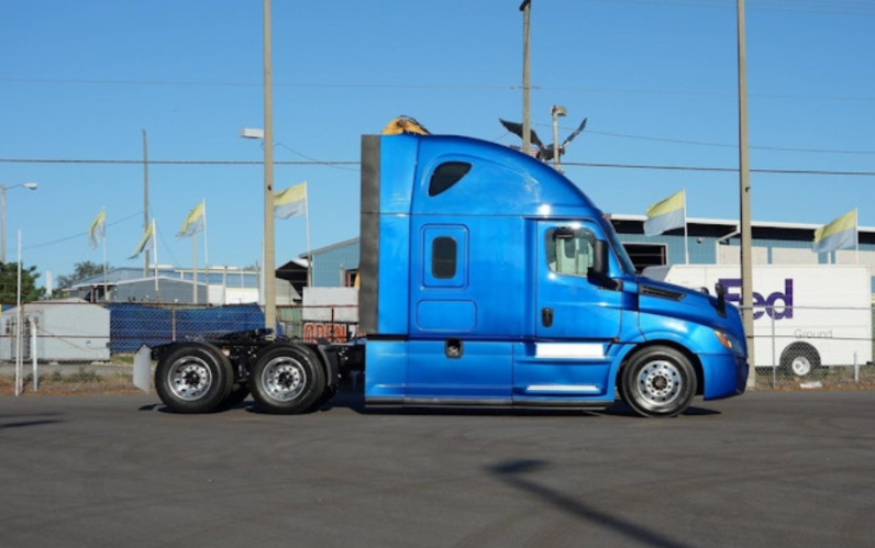 
								Used 2020 Freightliner Cascadia 126 Sleeper in Tampa Florida full									