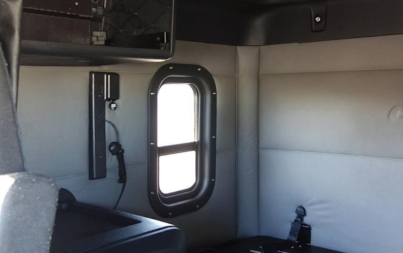 
								Used 2020 Freightliner Cascadia 126 Sleeper in Tampa Florida full									