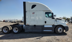 Used 2020 Freightliner Cascadia 126 Sleeper in Bakersfield Florida