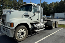 Used 2015 Mack  PINNACLE CHU613 Day Cab in Savannah Georgia