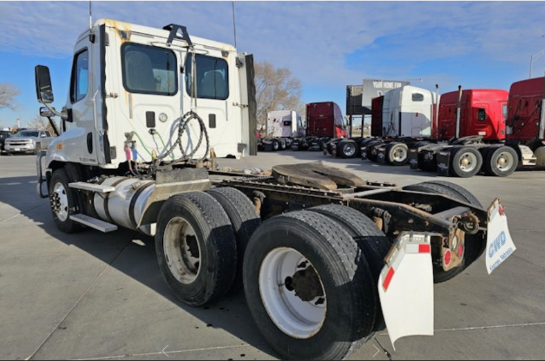 
								Used 2014 Freightliner Cascadia 113 Day Cab in Council Bluffs Iowa full									