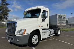 Used 2015 Freightliner Cascadia Day Cab in Sacramento California