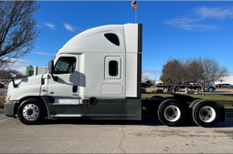 Used 2018 Freightliner Cascadia Sleeper in Pacific Washington