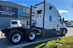 Used 2018 Freightliner Cascadia Sleeper in Pacific Washington