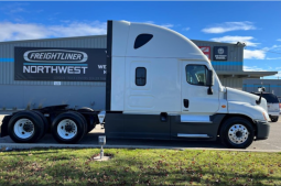 Used 2018 Freightliner Cascadia Sleeper in Pacific Washington