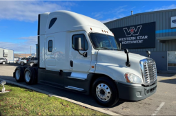 Used 2018 Freightliner Cascadia Sleeper in Pacific Washington