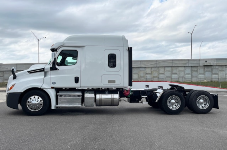 
								Used 2019 Freightliner Cascadia 126 Sleeper in Jacksonville Florida full									