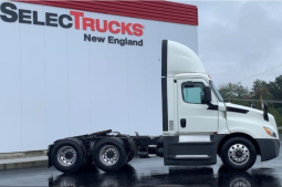 Used 2019 Freightliner Cascadia 126 Day Cab in Shrewsbury Massachusetts