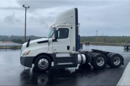 Used 2019 Freightliner Cascadia 126 Day Cab in Shrewsbury Massachusetts