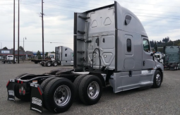 Used 2019 Freightliner Cascadia Sleeper in Pacific Washington