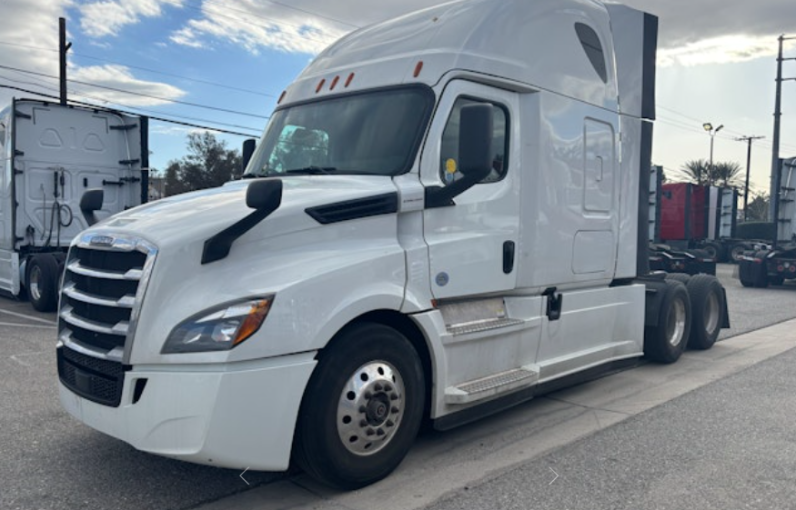 
								Used 2020 Freightliner Cascadia 126SLP Sleeper in Fontana California full									