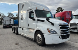 Used 2020 Freightliner Cascadia 126SLP Sleeper in Fontana California