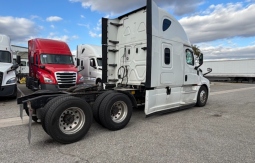 Used 2020 Freightliner Cascadia 126SLP Sleeper in Fontana California