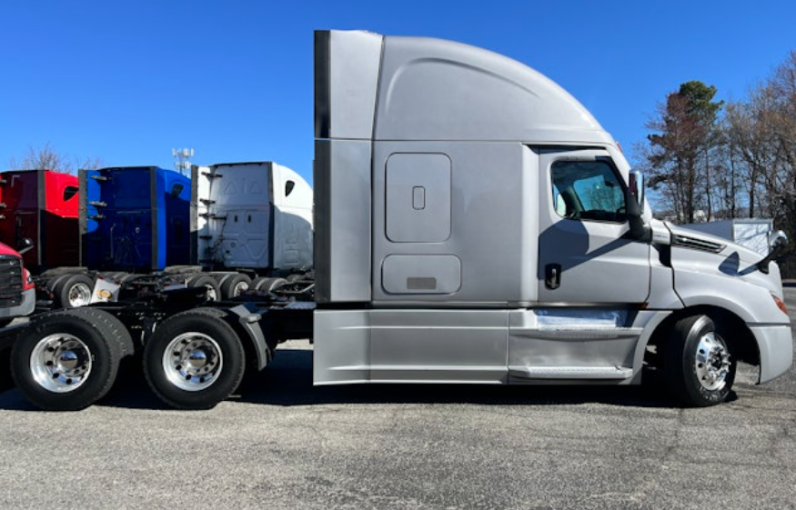 
								Used 2020 Freightliner Cascadia 126SLP Sleeper in Greensboro North Carolina full									