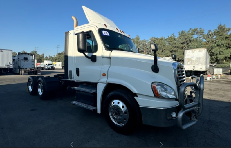 
								Used 2020 Freightliner Cascadia 125 Day Cab in Fontana California full									