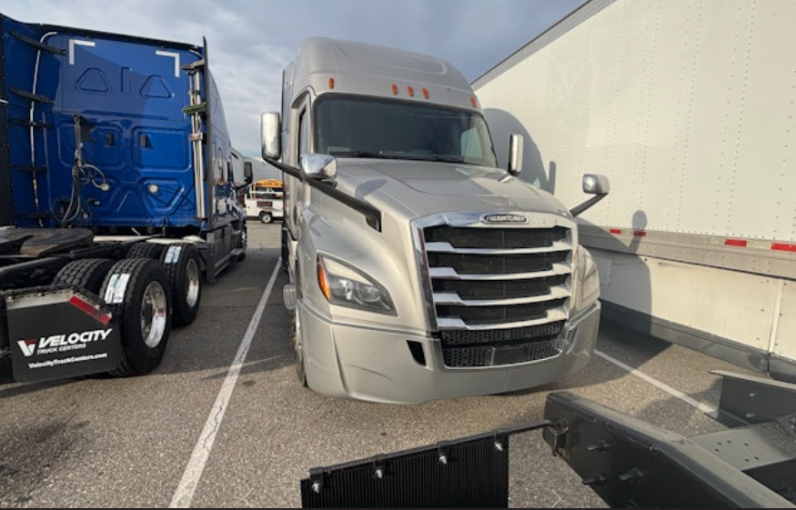 
								Used 2020 Freightliner Cascadia 126SLP Sleeper in Fontana California full									