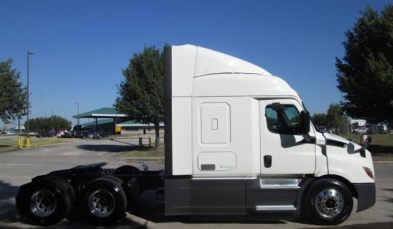 
								Used 2020 Freightliner CASCADIA 116 Sleeper in Houston Texas full									