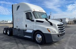 Used 2020 Freightliner Cascadia 126 Sleeper in Louisville Kentucky