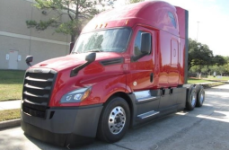 Used 2020 Freightliner Cascadia 126 Sleeper in Houston Texas