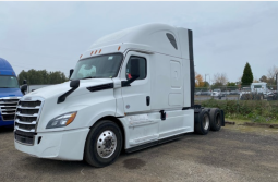 Used 2020 Freightliner PT126SLP Sleeper in Portland Oregon