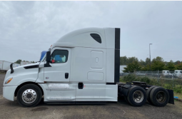 Used 2020 Freightliner PT126SLP Sleeper in Portland Oregon