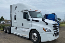 Used 2020 Freightliner PT126SLP Sleeper in Portland Oregon