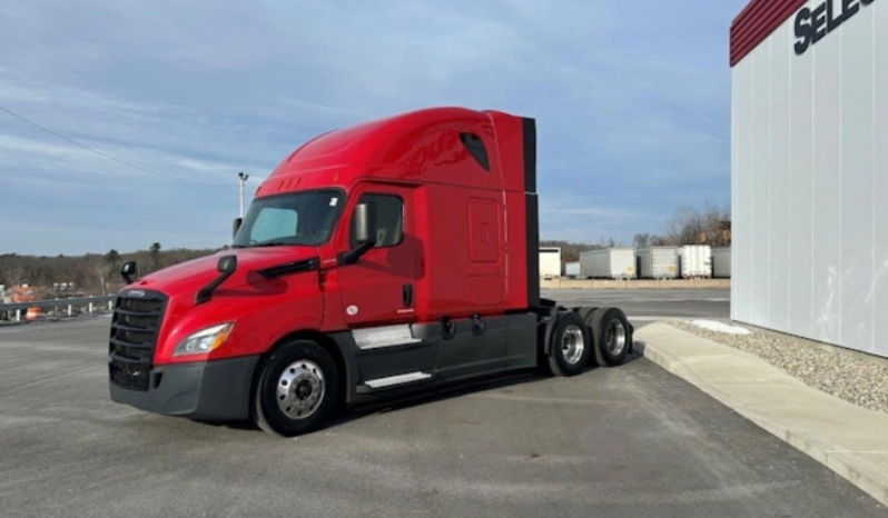 
								Used 2020 Freightliner Cascadia 126 Sleeper in Shrewsbury Massachusetts full									