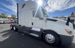 Used 2020 Freightliner Cascadia Sleeper in Sacramento California