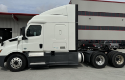 Used 2020 Freightliner CASCADIA 116 Sleeper in Jefferson Ohio