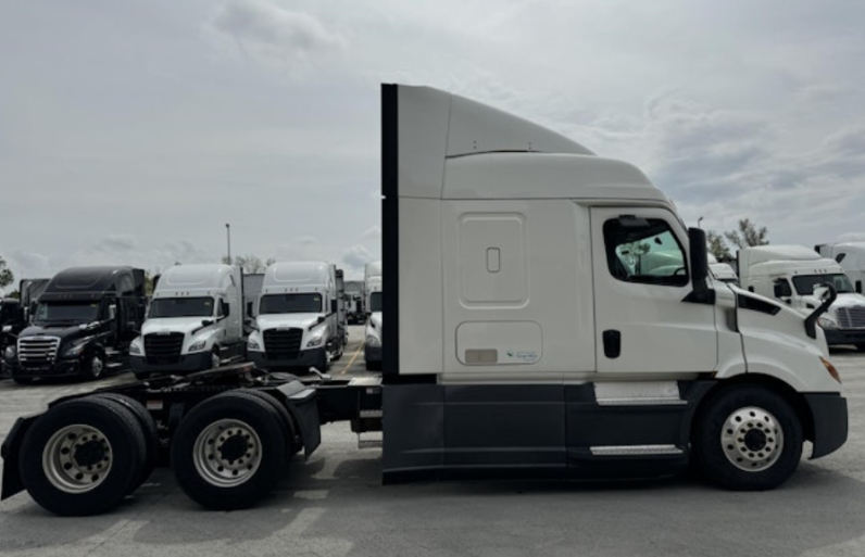 
								Used 2020 Freightliner CASCADIA 116 Sleeper in Jefferson Ohio full									