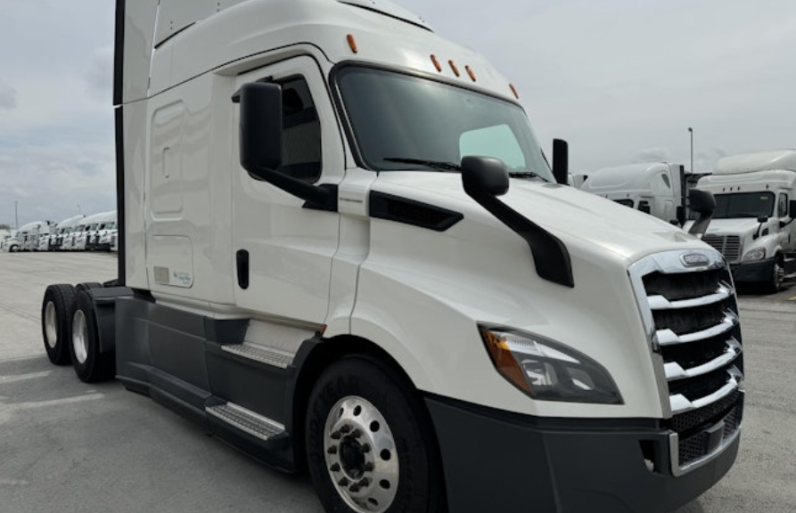 
								Used 2020 Freightliner CASCADIA 116 Sleeper in Jefferson Ohio full									