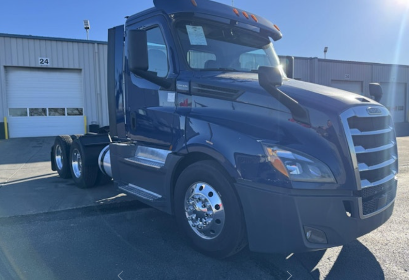 
								Used 2020 Freightliner Cascadia 126 Day Cab in Council Bluffs Iowa full									