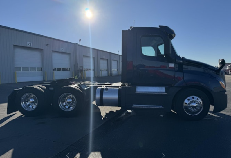 
								Used 2020 Freightliner Cascadia 126 Day Cab in Council Bluffs Iowa full									