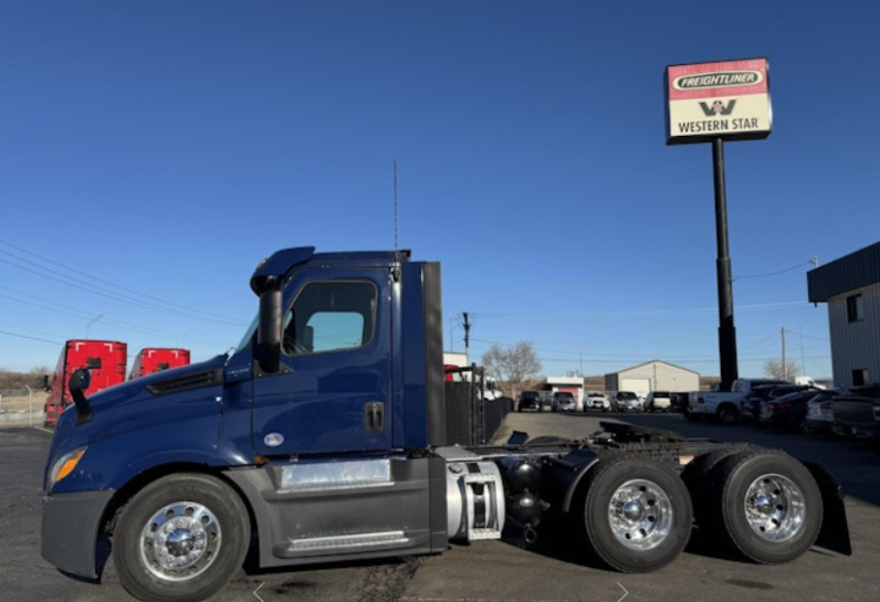 
								Used 2020 Freightliner Cascadia 126 Day Cab in Council Bluffs Iowa full									