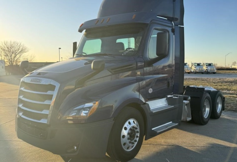
								Used 2020 Freightliner Cascadia 126 Day Cab in Council Bluffs Iowa full									