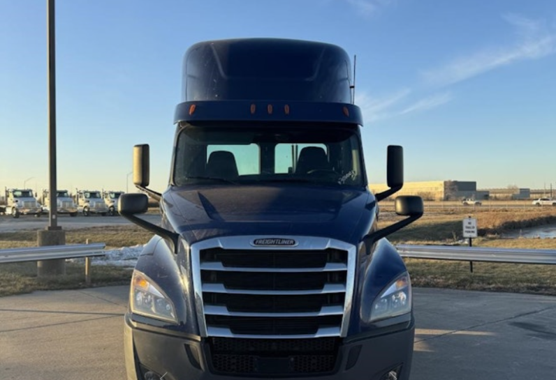 
								Used 2020 Freightliner Cascadia 126 Day Cab in Council Bluffs Iowa full									