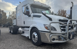 Used 2020 Freightliner Cascadia 126 Sleeper in Savannah Georgia