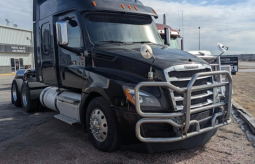 Used 2020 Freightliner Cascadia 126 Sleeper in Council Bluffs Iowa