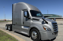 Used 2020 Freightliner Cascadia 126 Sleeper in Houston Texas