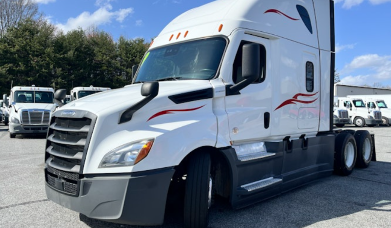 
								Used 2021 Freightliner Cascadia 126SLP Sleeper in Greensboro North Carolina full									