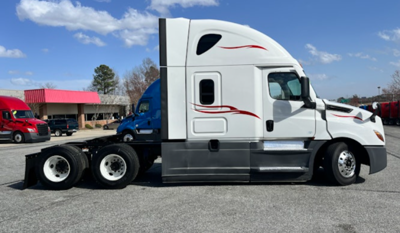 
								Used 2021 Freightliner Cascadia 126SLP Sleeper in Greensboro North Carolina full									